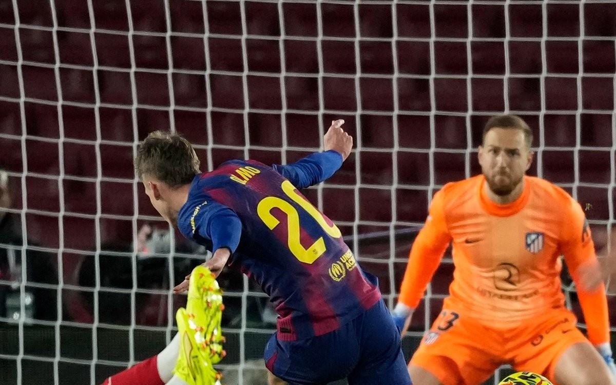 《亲女儿！《明日方舟》1／7阿米娅 报童手办开启预定》